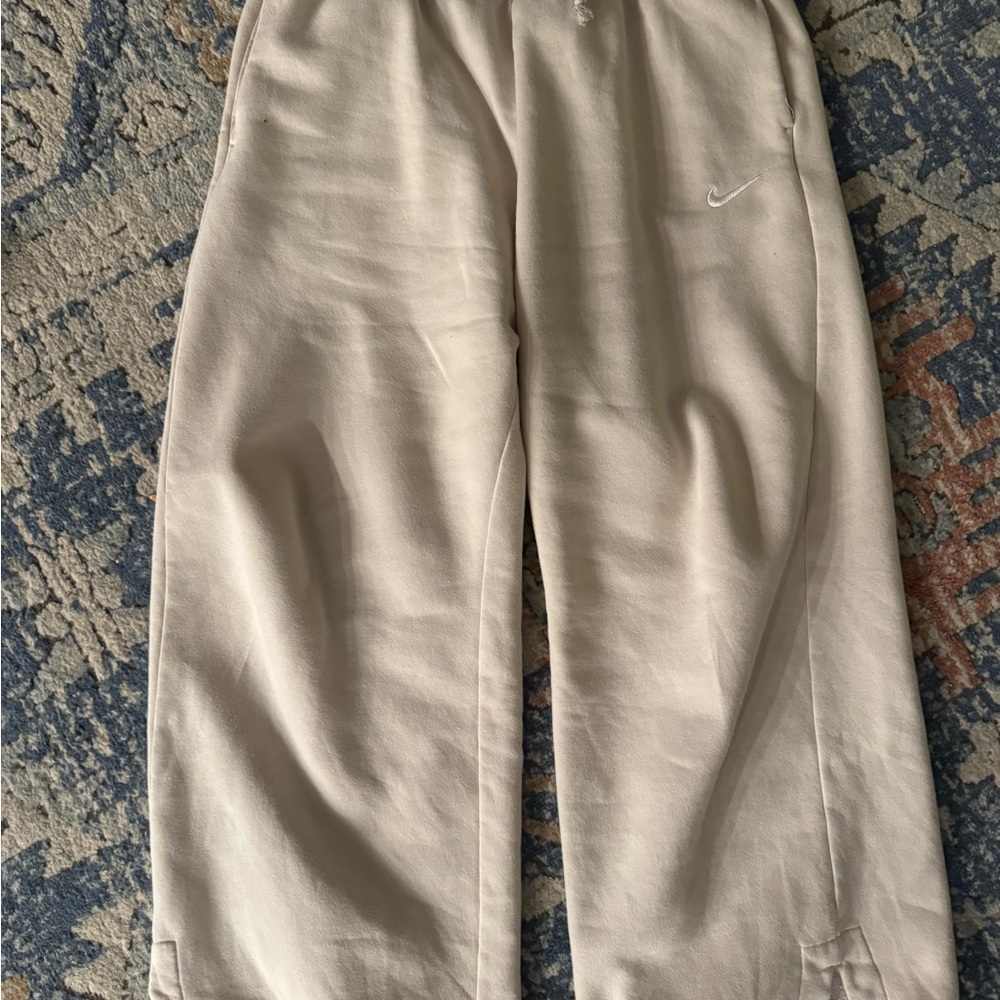 Women’s Nike bone sweatpants